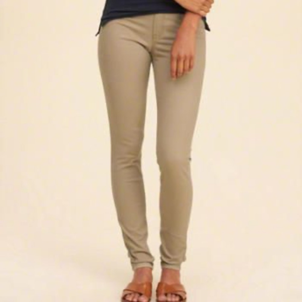 Hollister -Women’s Khaki Super Skinny Jeggings -1L